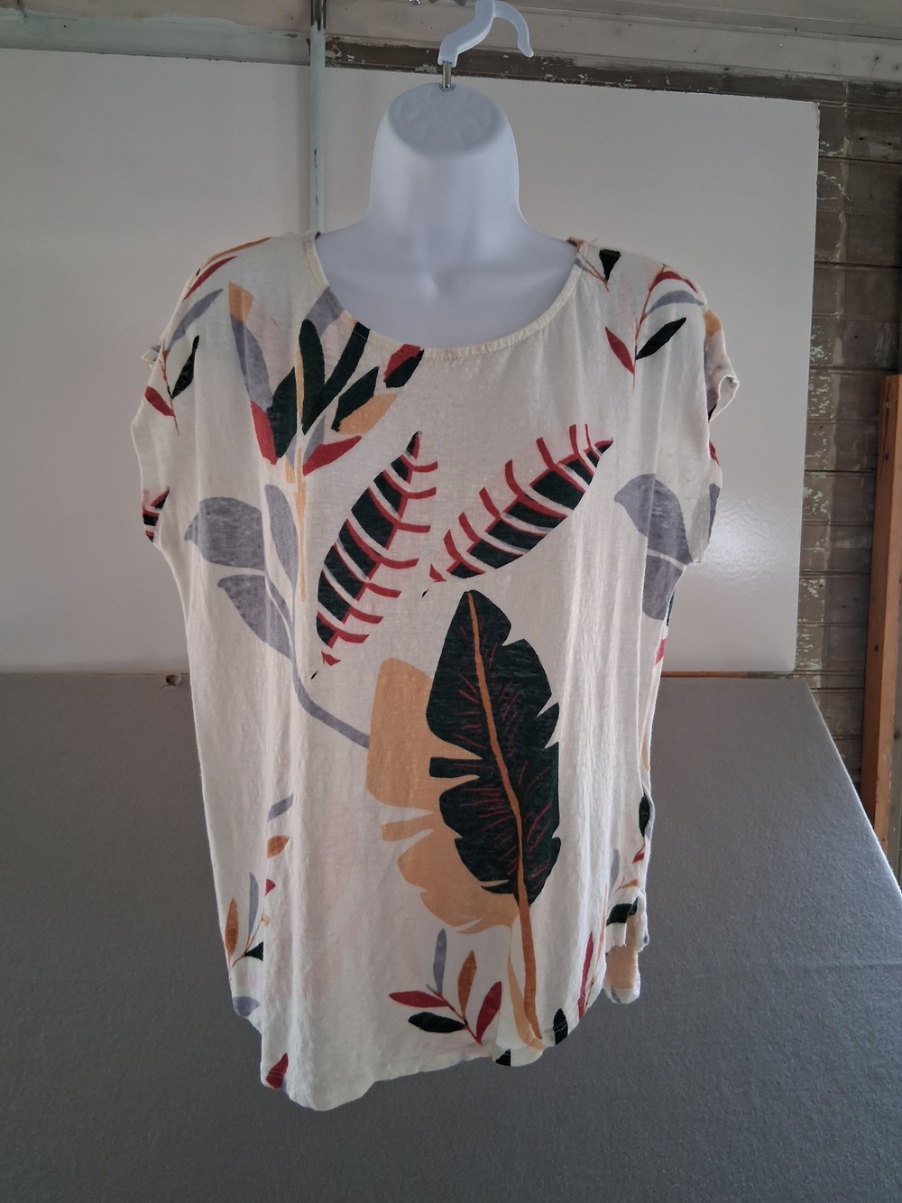 Cynthia Rowley , one hundred percent linen tropical botanical print Blouse